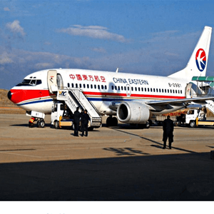 深圳航空运输航空快运业稳步发展的原因是什么？